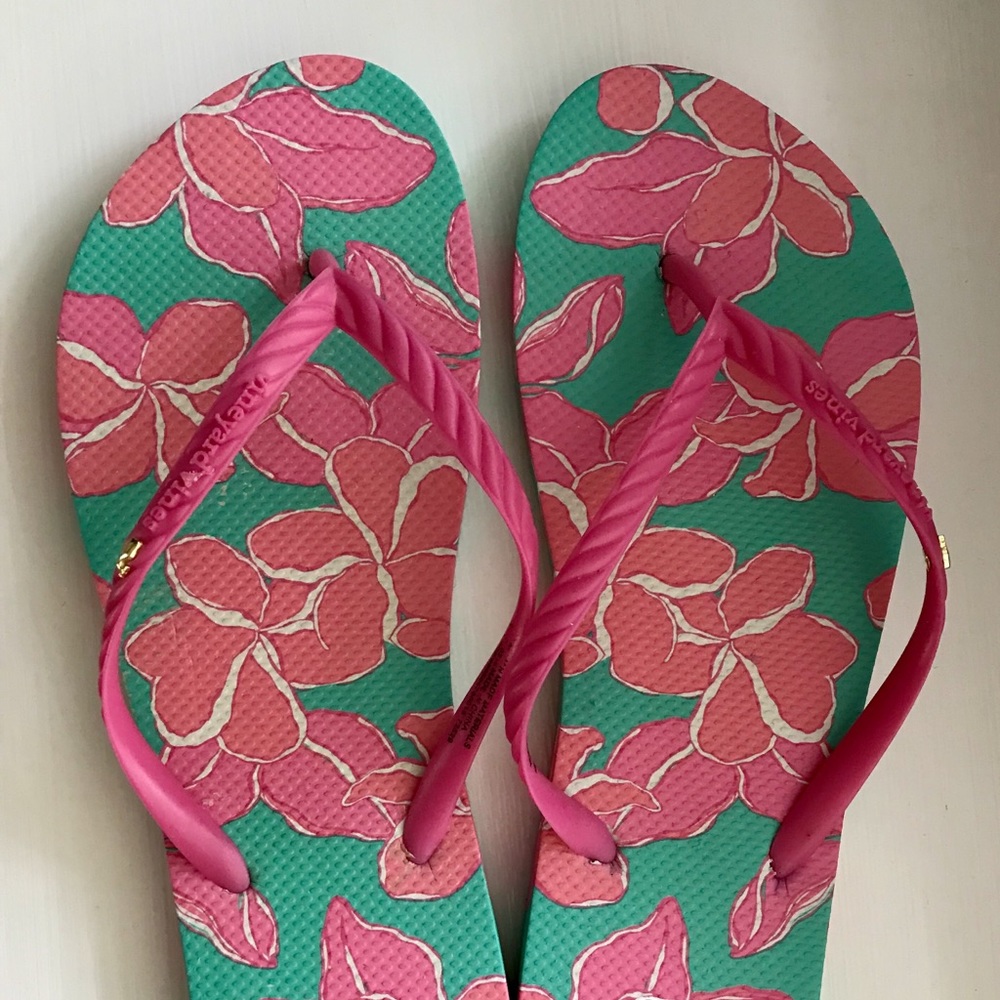 Vineyard Vines flip flops